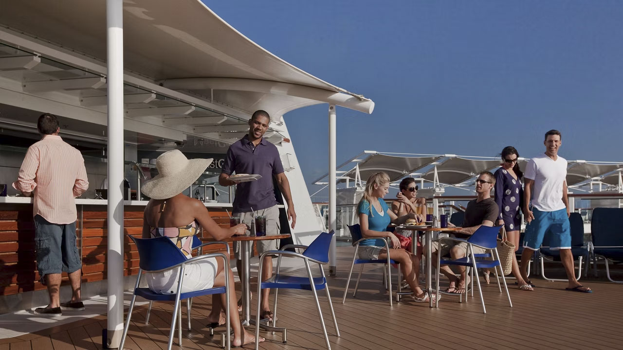 Mast Grill : Celebrity Reflection